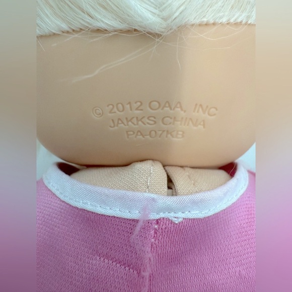 2012 Cabbage Patch Doll with Blonde Hair - Picture 7 of 12